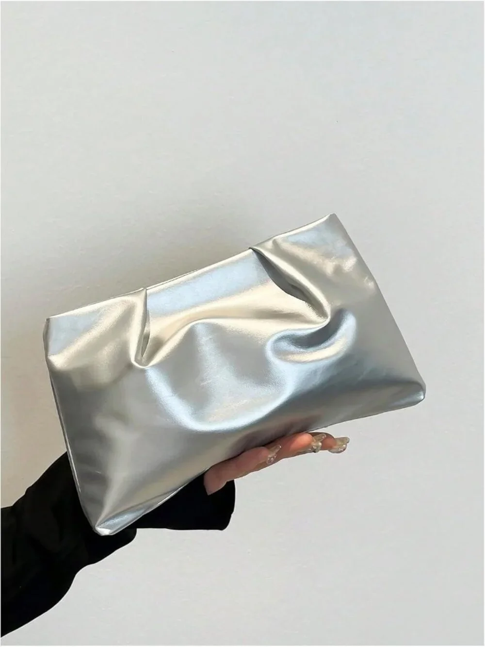👜Women's Silver PU Leather Clutch Purses Small Zipper Elegant Ruched Handbag